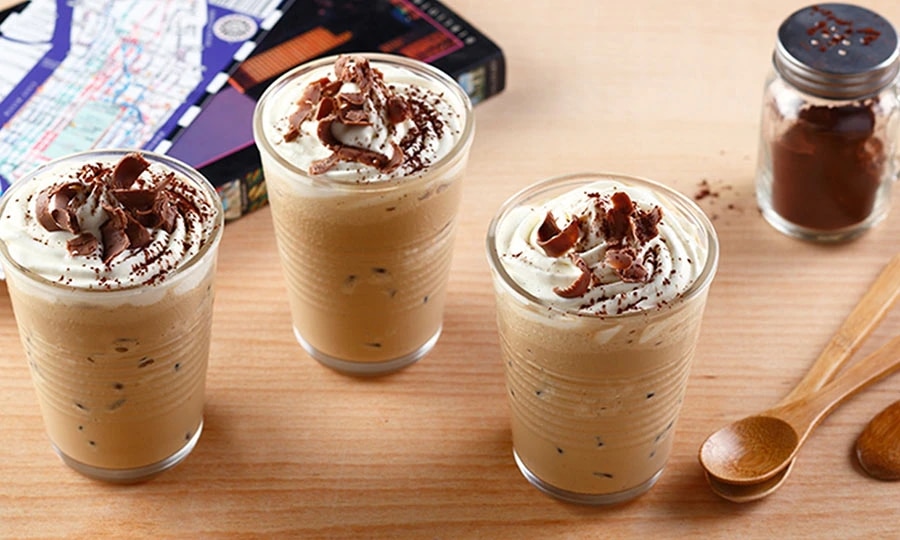 LUNGO FRAPPÉ ET SA GLACE À LA VANILLE ET AU CHOCOLAT NOIR