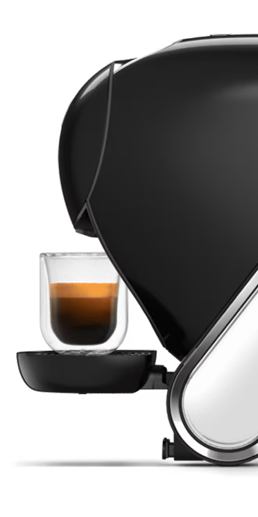 Comparaison entre une machine NEO Latte blanche et une machine NEO Caffè noire. Un doigt extraterrestre flotte entre les deux.