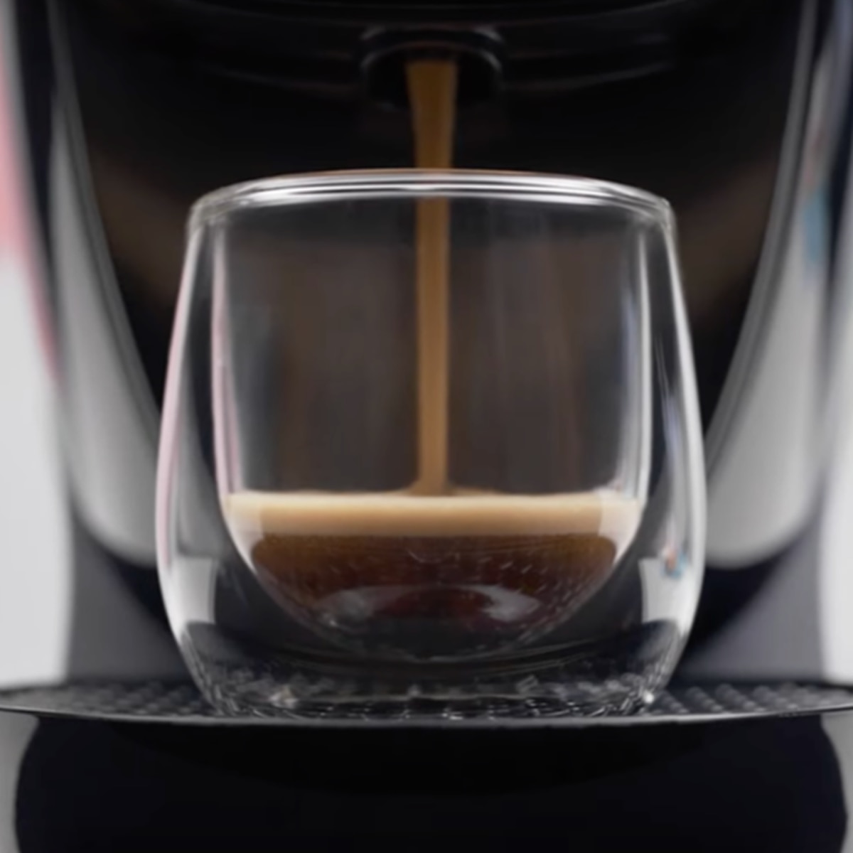 Vid&eacute;o de pr&eacute;paration d&rsquo;un espresso NEO NESCAF&Eacute;&reg; Dolce Gusto&reg;