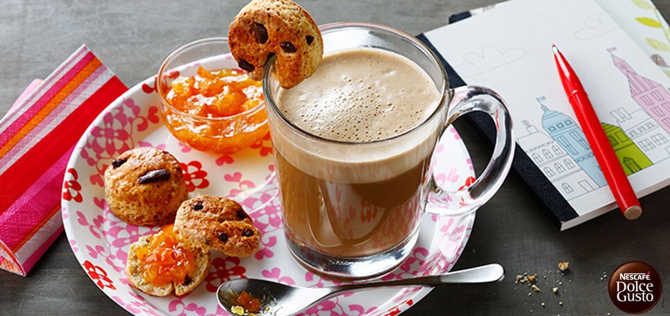 NESCAFÉ® Dolce Gusto® CAFÉ AU LAIT mit Scones