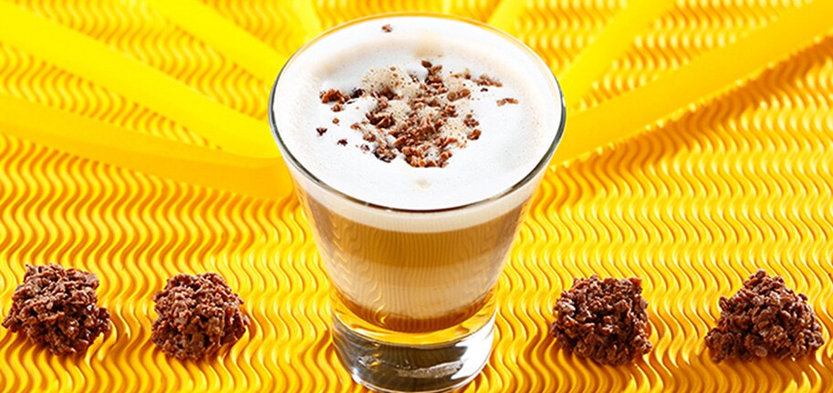 LATTE MACCHIATO Rezept mit Dulce de leche und Schokocrossies